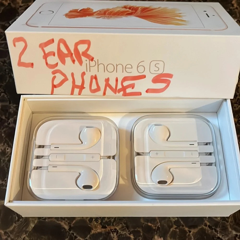 Iphone 6 headphones New 2 pairs Great 4 Commercial Airlines